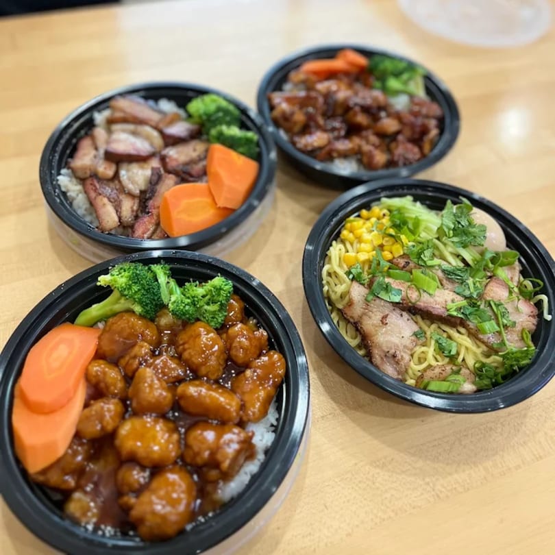 Four Tea Plus Poke bowls with various toppings including chicken, pork, noodles, and vegetables.