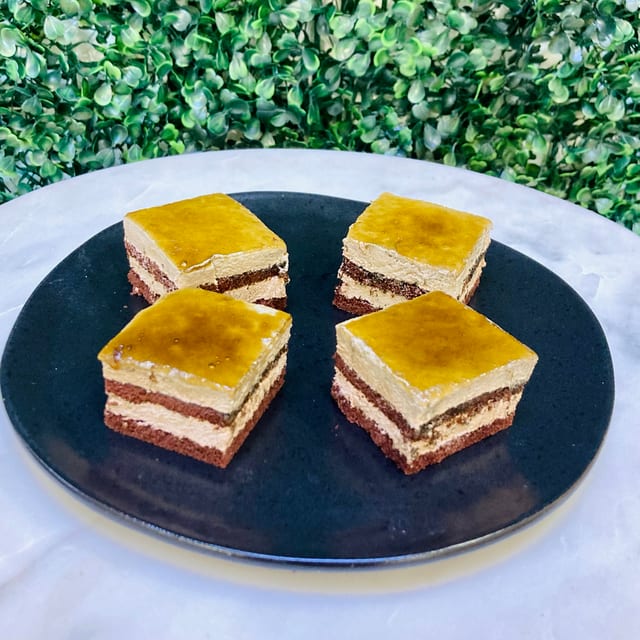 Mini Coffee Mocha Mousse Cake (4 PCS).